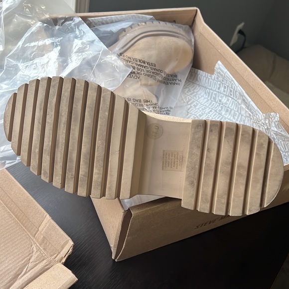 Steve Madden Women's Hesitant Lug-Sole Chelsea Booties....MSRP $139 - Picture 3 of 4